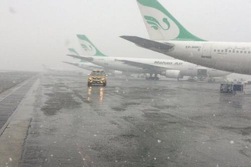 برخی از پروازهای فرودگاه مهرآباد در پی بارش برف کنسل شد