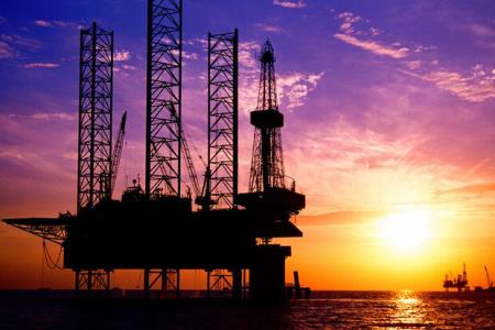 میانگین قیمت نفت در سال ۲۰۲۱ میلادی ۴۴ دلار برآورد شد